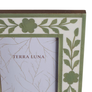 White/Green 4x6 in. Wooden Petals Photo Frame
