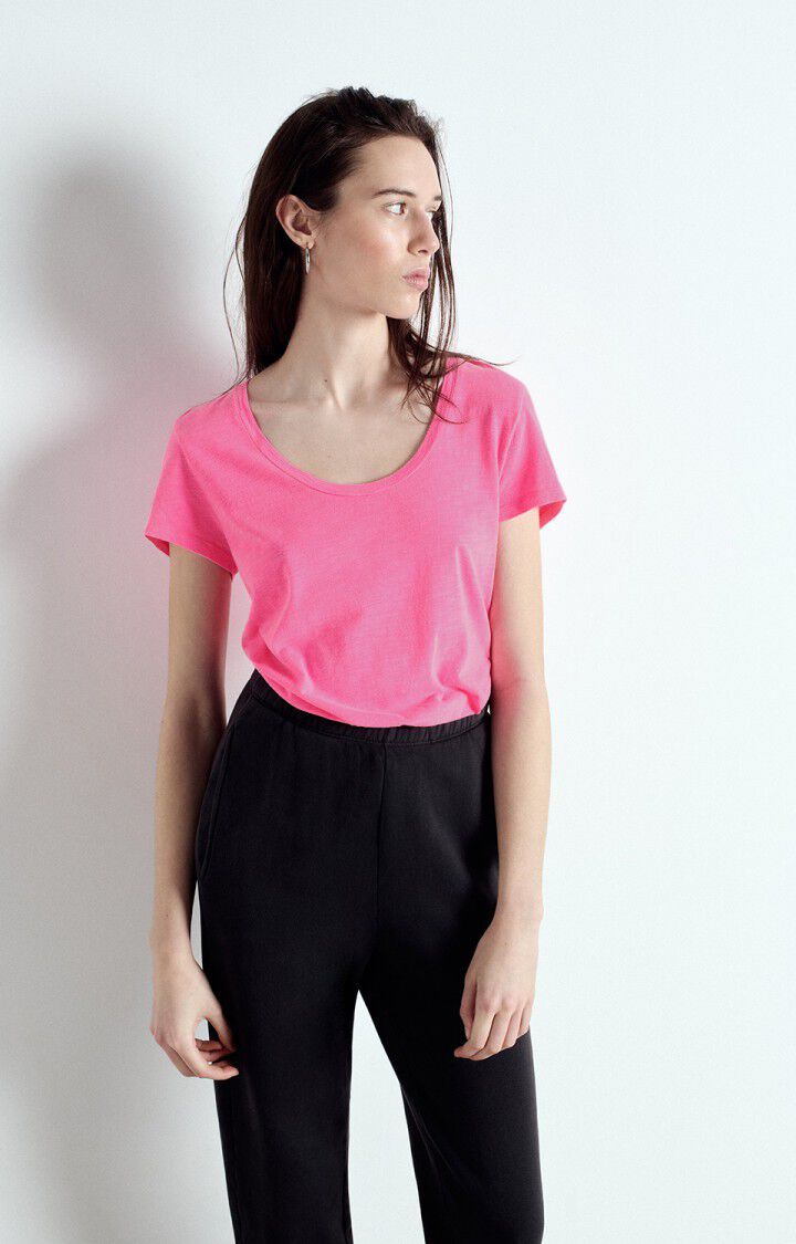 Jacksonville Scoop-Neck Tee - Flourescent Rose