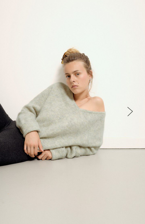 East V-neck Sweater - Poudreuse