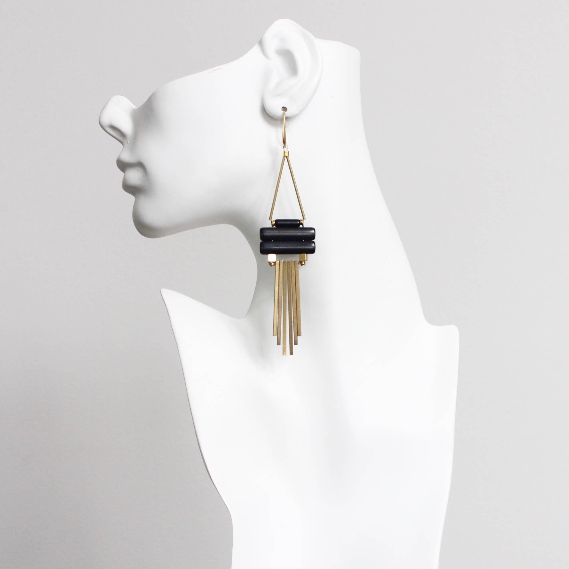 CHRE92 Geometric black magnesite and brass earrings - The Collective Park City