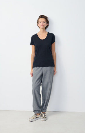 Jacksonville Scoop-Neck Tee - Noir - The Collective Park City