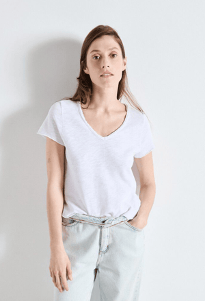 Sonoma V - Neck Tshirt - Blanc - The Collective Park City