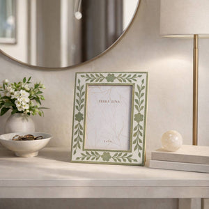 White/Green 4x6 in. Wooden Petals Photo Frame - The Collective Park City
